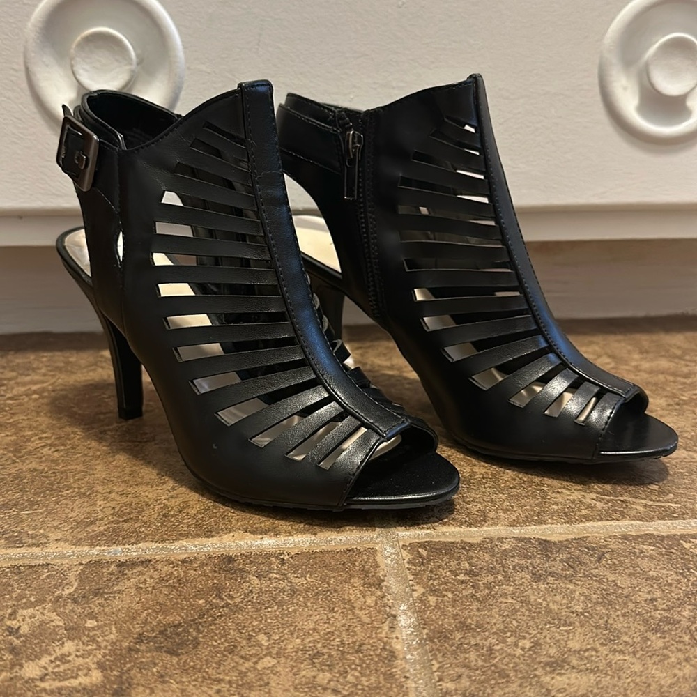 Black Strappy Heel